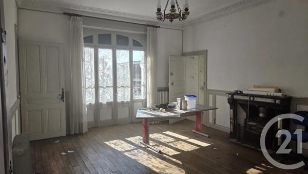 Immeuble à vendre  397 m 2   MONTMOROT  - 39