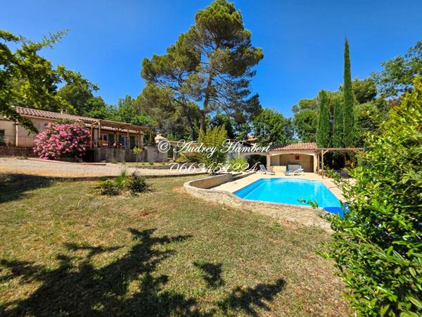 PIERREVERT, dans un environnement calme et verdoyant, Jolie VILLA de plain pied, 120 m² avec piscine et  garage sur 2500 m² de terrain