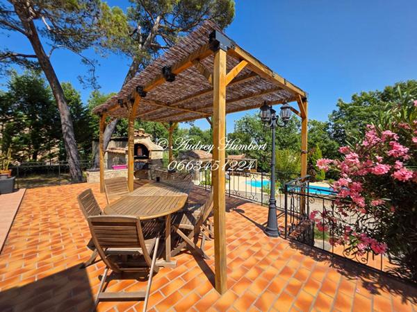 PIERREVERT, dans un environnement calme et verdoyant, Jolie VILLA de plain pied, 120 m² avec piscine et  garage sur 2500 m² de terrain