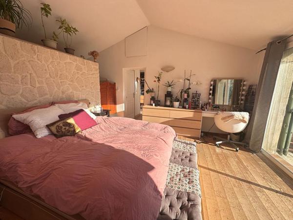 PIERREVERT, dans un environnement calme et verdoyant, Jolie VILLA de plain pied, 120 m² avec piscine et  garage sur 2500 m² de terrain