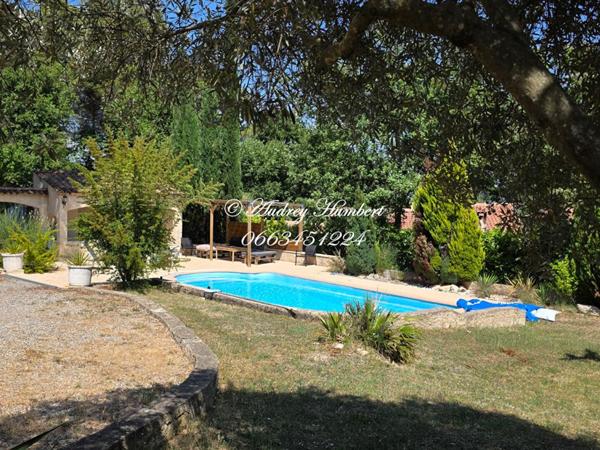 PIERREVERT, dans un environnement calme et verdoyant, Jolie VILLA de plain pied, 120 m² avec piscine et  garage sur 2500 m² de terrain
