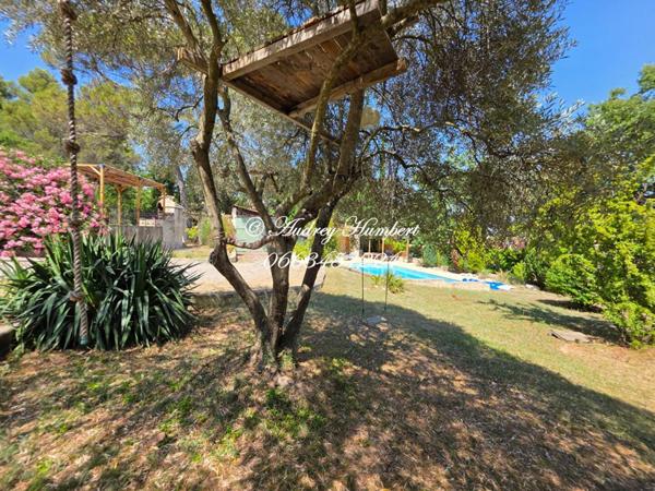 PIERREVERT, dans un environnement calme et verdoyant, Jolie VILLA de plain pied, 120 m² avec piscine et  garage sur 2500 m² de terrain