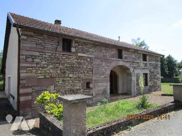 Ancienne Ferme  composée de 6 pièces avec dépendances et terrain  attenant de 17 ares 38 centiares