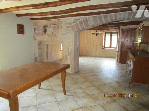 Ancienne Ferme  composée de 6 pièces avec dépendances et terrain  attenant de 17 ares 38 centiares