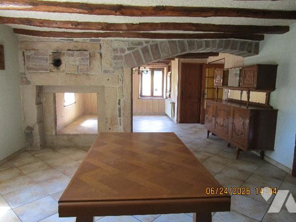 Ancienne Ferme  composée de 6 pièces avec dépendances et terrain  attenant de 17 ares 38 centiares