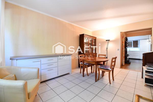 Appartement de trois pièces! Ravalement récemment réalisé!