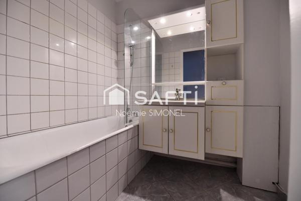 Appartement de trois pièces! Ravalement récemment réalisé!
