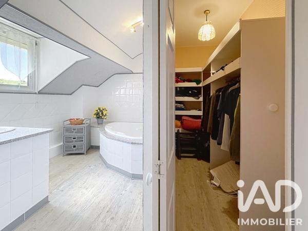 Maison à vendre 6 pièces 215 m² Saint-Pierre-lès-Nemours