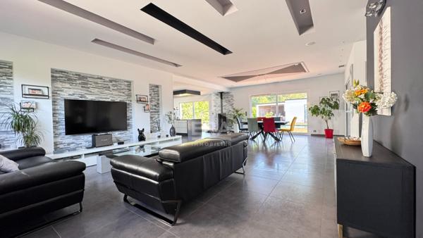 A vendre remarquable maison contemporaine de prestations haut de gamme.
