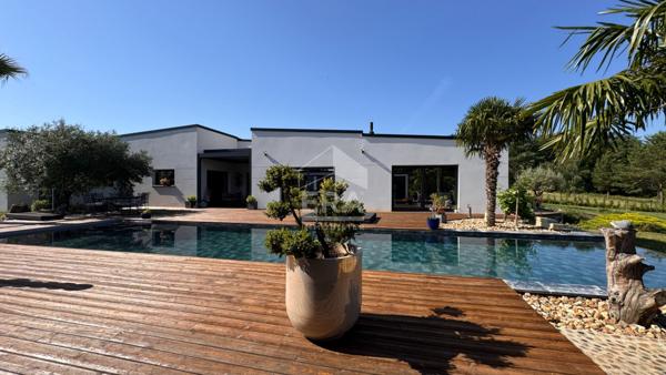 A vendre remarquable maison contemporaine de prestations haut de gamme.