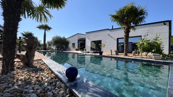 A vendre remarquable maison contemporaine de prestations haut de gamme.