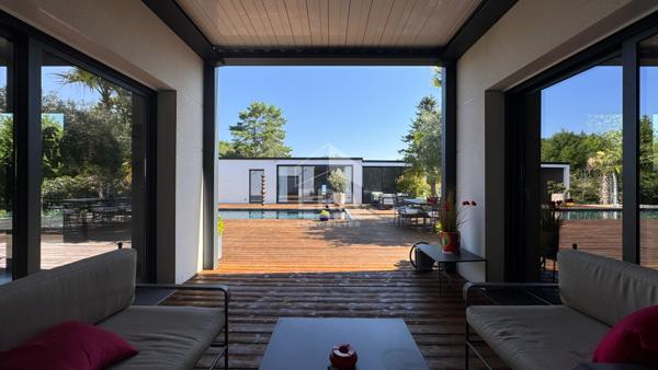 A vendre remarquable maison contemporaine de prestations haut de gamme.