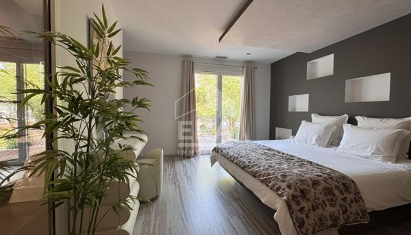 A vendre remarquable maison contemporaine de prestations haut de gamme.