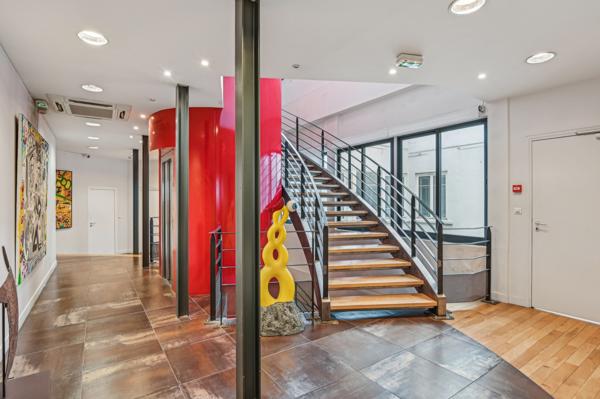 Hôtel particulier bureaux à louer à Paris dans un quartier recherché lumineux