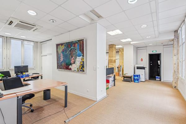 Hôtel particulier bureaux à louer à Paris dans un quartier recherché lumineux