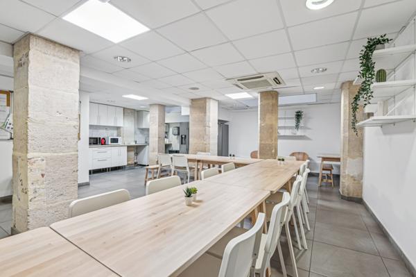 Hôtel particulier bureaux à louer à Paris dans un quartier recherché lumineux
