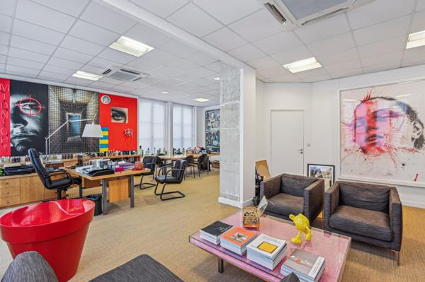 Hôtel particulier bureaux à louer à Paris dans un quartier recherché lumineux