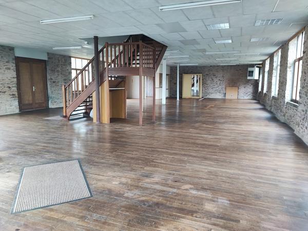 A vendre CHALUS immeuble en parfait état à aménager de 900 m² environ