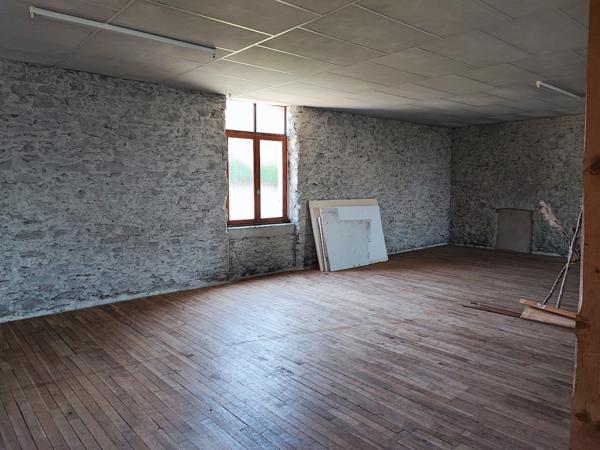 A vendre CHALUS immeuble en parfait état à aménager de 900 m² environ