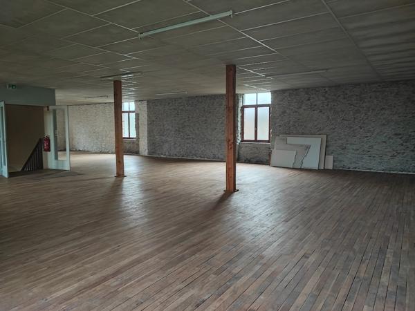 A vendre CHALUS immeuble en parfait état à aménager de 900 m² environ