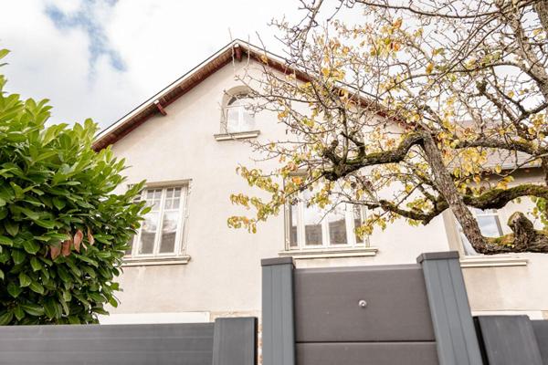 LIEUX UNIQUES ® x PROPRIÉTÉS PRIVÉES PROPOSE MAISON DE VILLE DE 156 M² SUR UN TERRAIN 369 M²