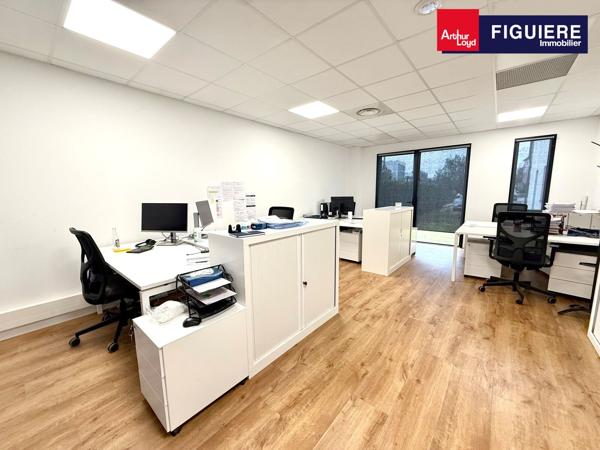 PLATEAU DE BUREAUX ENTIEREMENT RENOVÉ ET CLOISONNÉ DANS IMMEUBLE NEUF