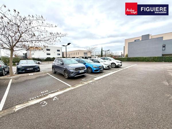 PLATEAU DE BUREAUX ENTIEREMENT RENOVÉ ET CLOISONNÉ DANS IMMEUBLE NEUF