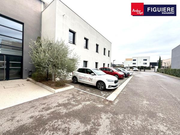PLATEAU DE BUREAUX ENTIEREMENT RENOVÉ ET CLOISONNÉ DANS IMMEUBLE NEUF