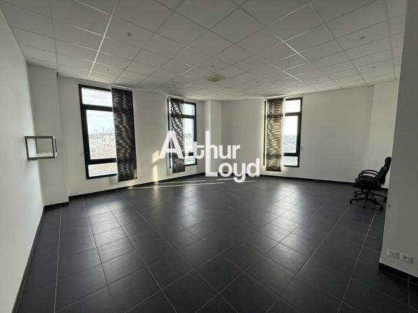 Bureaux de 93m² à vendre dont 23m² louer - Capitou - Fréjus