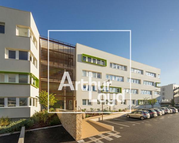 Bureau à louer à Nîmes surface de 71 m² parking privatif et ascenseur