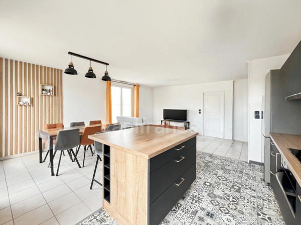 🏡 CHENÔVE – Appartement de 92 m² – Terrasse – Double garage