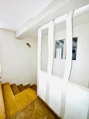 Maison Crepy En Valois 7 pièce(s) 203 m2 + Studio