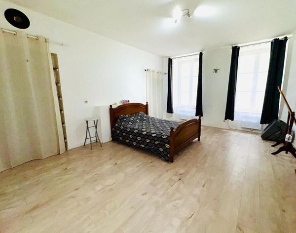 Maison Crepy En Valois 7 pièce(s) 203 m2 + Studio