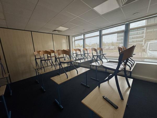 TOURS NORD AERONEF BUREAUX A LOUER 144 M² AVEC POSSIBILITE DE PARKINGS