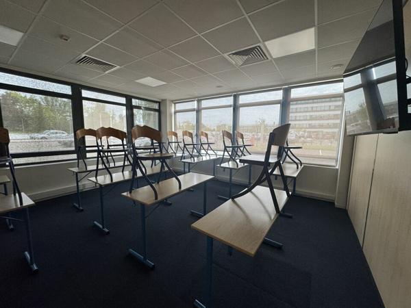 TOURS NORD AERONEF BUREAUX A LOUER 144 M² AVEC POSSIBILITE DE PARKINGS