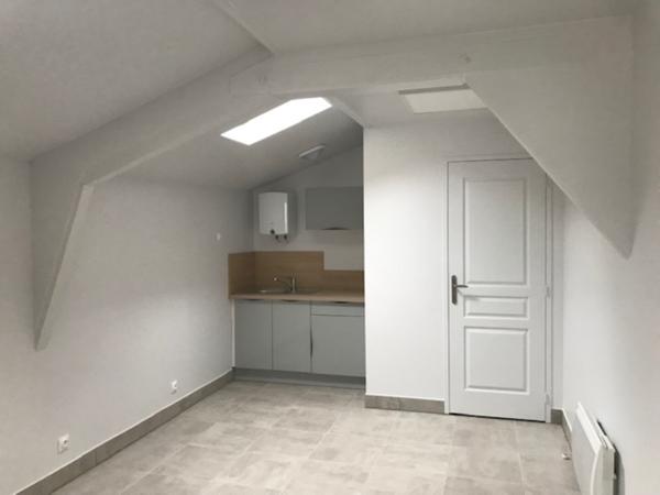BOURG EN BRESSE - SITUATION IDEALE - PETIT BUREAU NEUF A LOUER