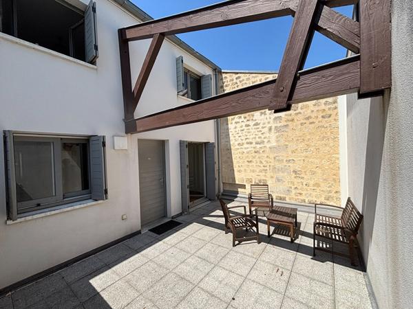 33300 BORDEAUX - APPPARTEMENT  MEUBLE TROIS PIECES AVEC TERRASSE