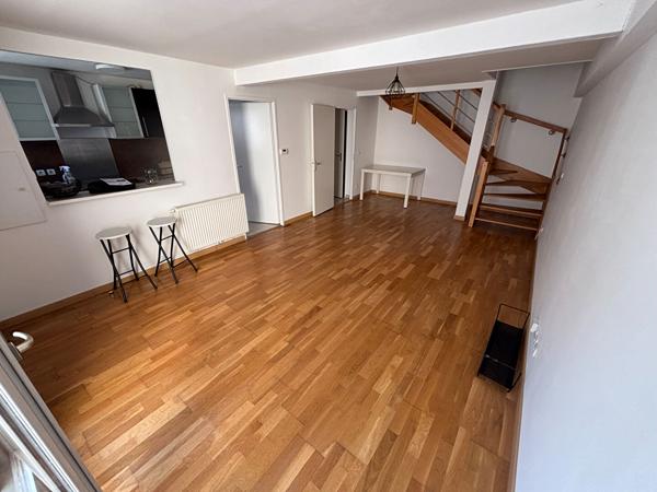 33300 BORDEAUX - APPPARTEMENT  MEUBLE TROIS PIECES AVEC TERRASSE