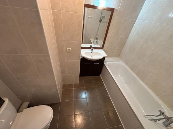 33300 BORDEAUX - APPPARTEMENT  MEUBLE TROIS PIECES AVEC TERRASSE