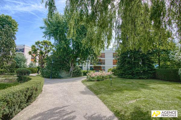 Le Chesnay Parly 2 Appartement 4 pièces de 81 m² carrez situé au 2e et dernier étage avec ascenseur, loggia, cave et box en sous-sol 426 000 € **  - Référence  28058