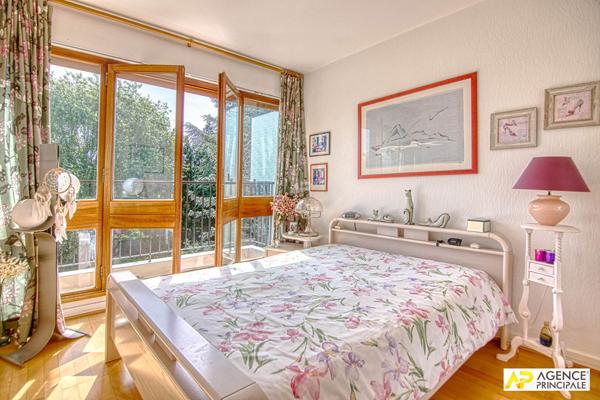 Le Chesnay Parly 2 Appartement 4 pièces de 81 m² carrez situé au 2e et dernier étage avec ascenseur, loggia, cave et box en sous-sol 426 000 € **  - Référence  28058