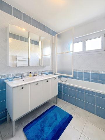 Maison spacieuse à vendre à Les Ponts de Cé - 4 chambres sur un beau terrain clos et proche des commodités