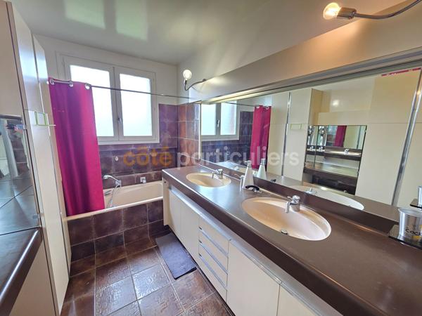 Vente
                Maison118 m² - 5 Pièces -
                    SENS (89100)