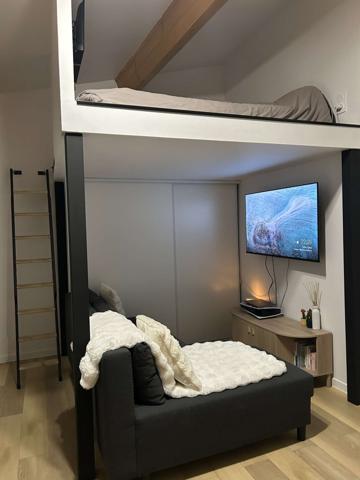 Poussan (34560) Studio meublé avec mezzanine - POUSSAN