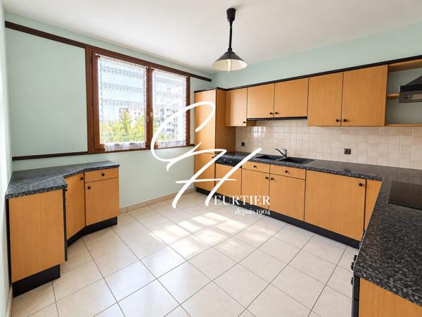 GRENOBLE Appartement 3 pièces spacieux