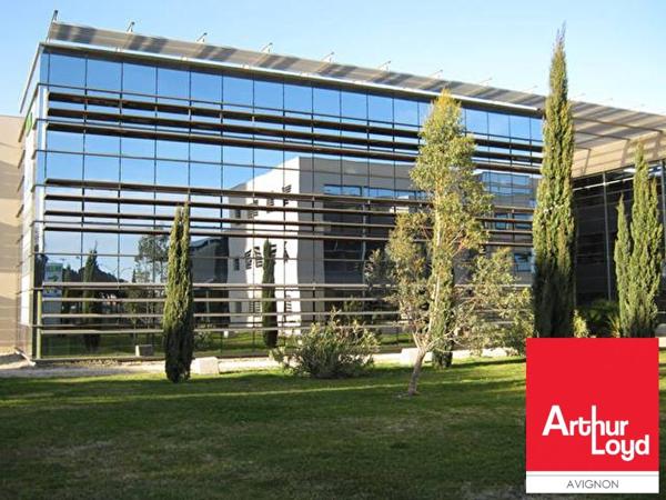 Bureaux à louer à Avignon extra muros avec fibre optique et grand parking