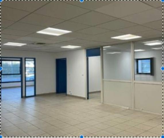 Bureaux à louer à Avignon extra muros avec fibre optique et grand parking