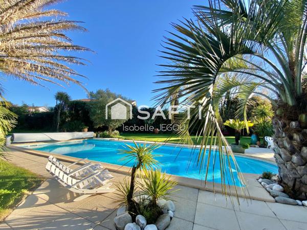 Maison d'architecte avec dépendance au calme avec de grands espaces de vie
