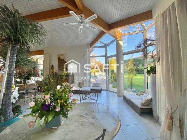 Maison d'architecte avec dépendance au calme avec de grands espaces de vie