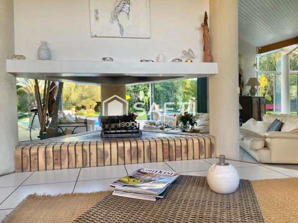 Maison d'architecte avec dépendance au calme avec de grands espaces de vie